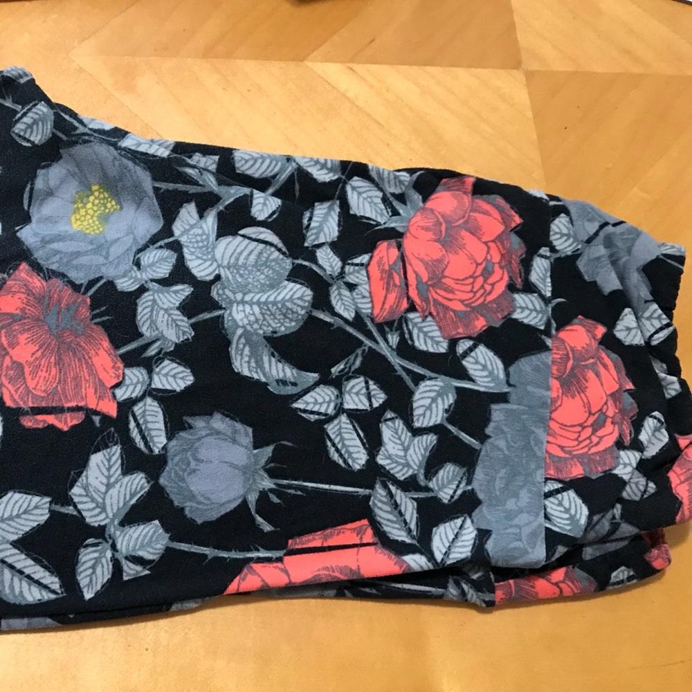 LuLaRoe TC Leggings - Roses
